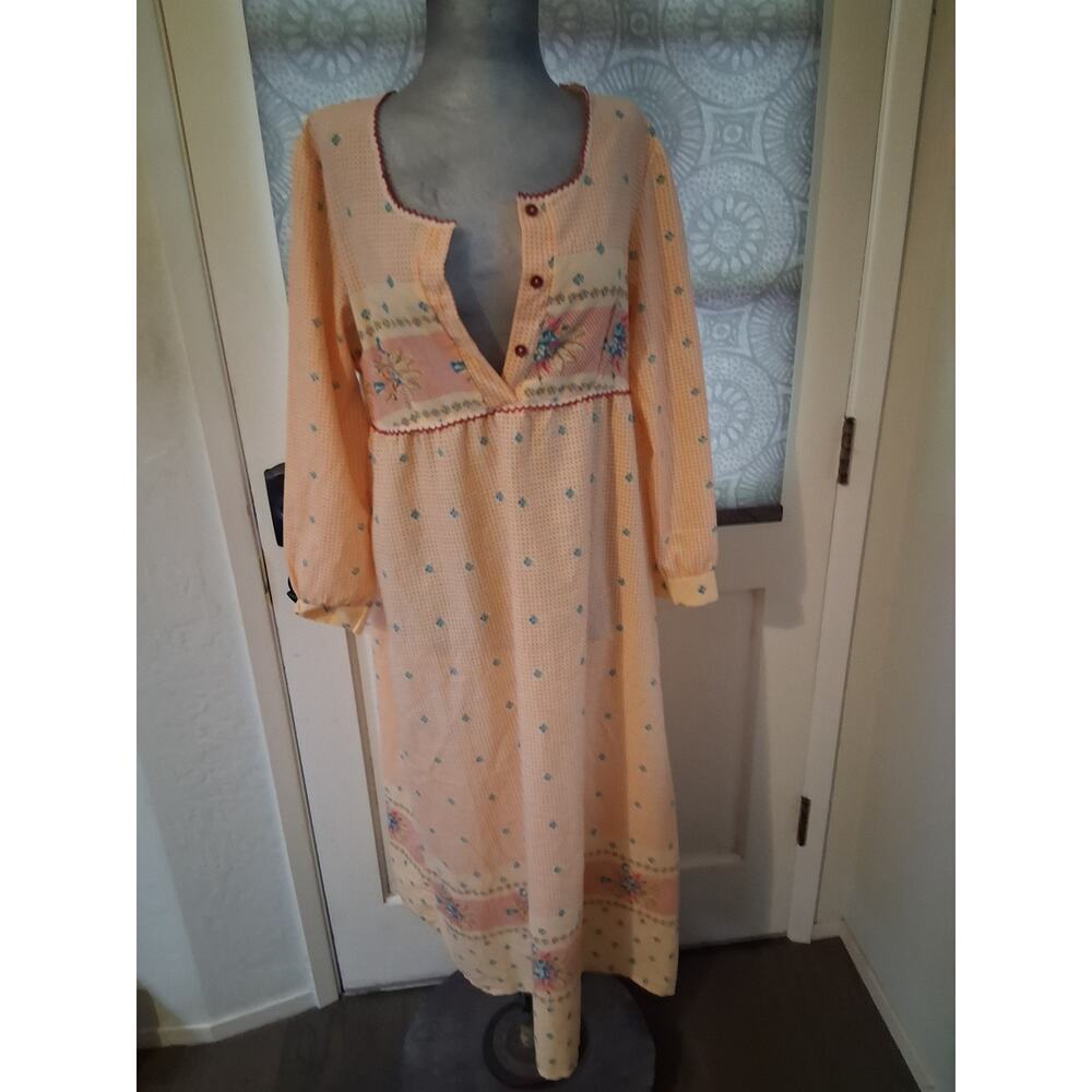 Vintage night gown